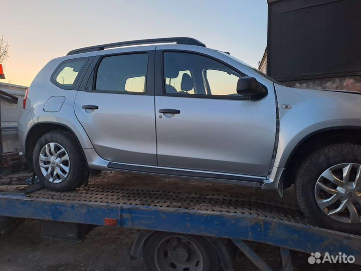 Дверь передняя правая Nissan Terrano D10