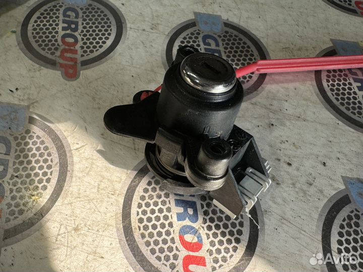 Личинка замка крышки багажника 51248244054 бмв