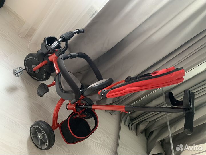 Трехколесный велосипед с ручкой