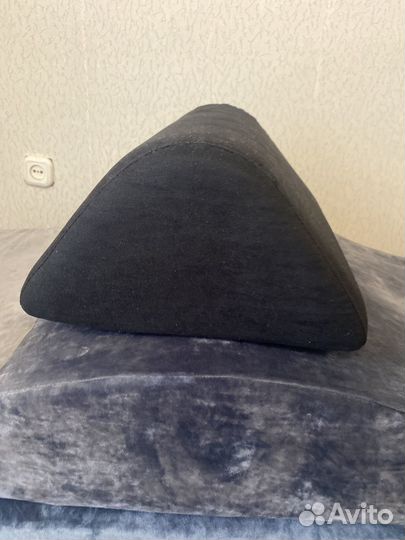 Треугольная подушка под ноги