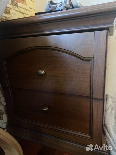 2 тумбы, туалетный столик