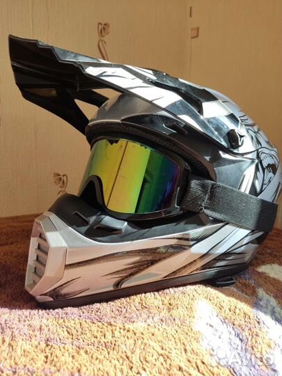 Кроссовый шлем