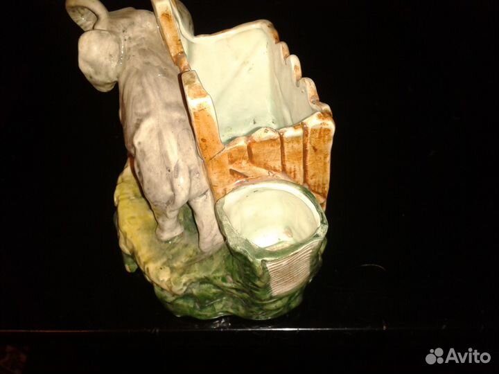 Фарфоровая статуэтка слон у забора ручная работа