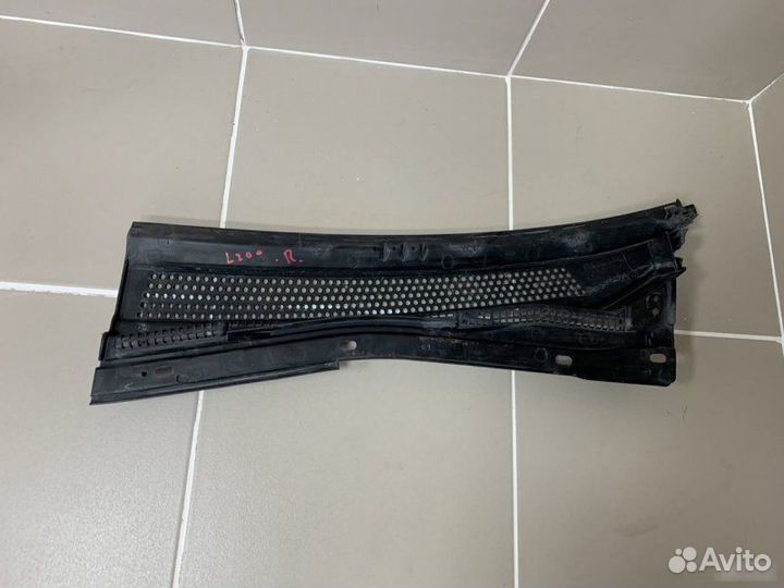 Решетка стеклоочистителя Mitsubishi L200