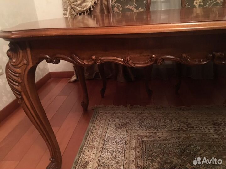 Продам обеденный стол дерево