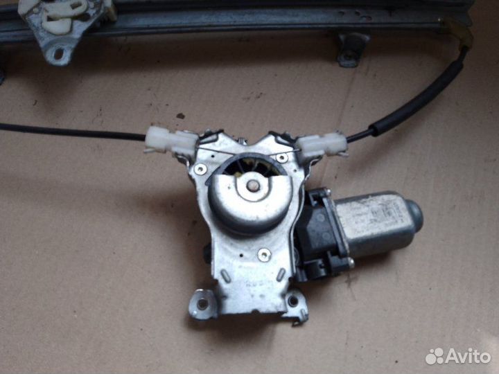 Стеклоподъемник передний правый Nissan Note 2008