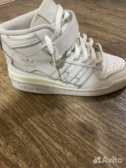 Adidas forum mid