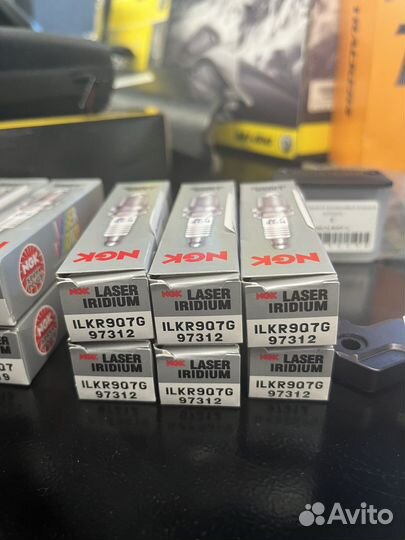 Свеча Зажигания BRP G4 850 turbo 415130211