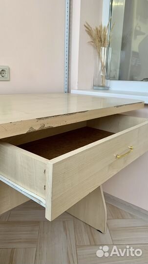 Стол письменный с ящиком