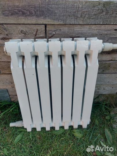Чугунный радиатор отопления (7 секций)