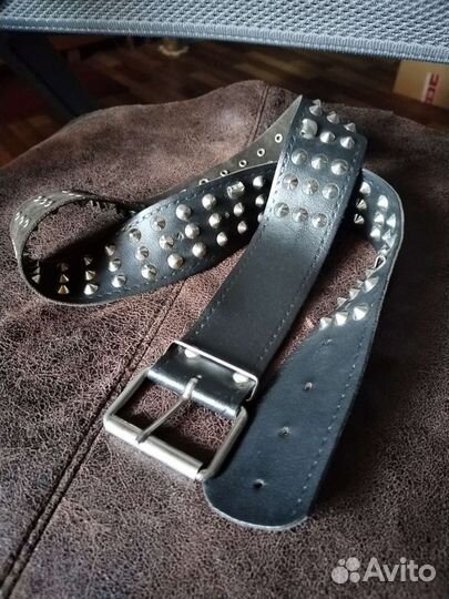 Мужской кожаный ремень с шипами