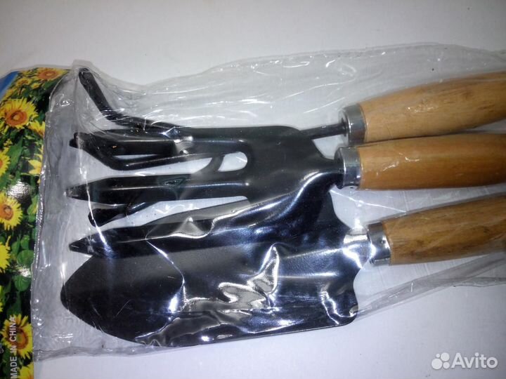 Садовый набор из 3-х пред. с дерев. ручками новый