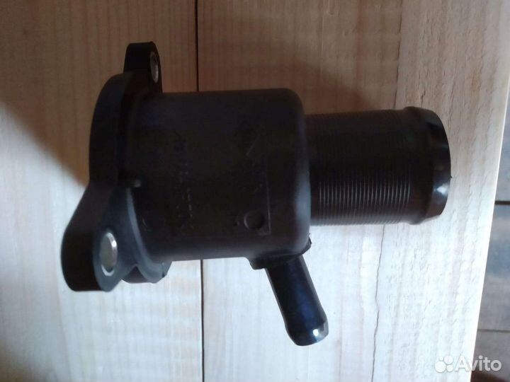 Корпус термостата на Рено Логан 2007г