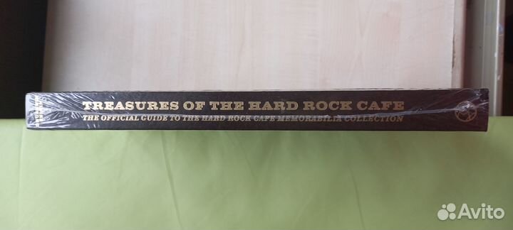 Книга Treasures of the Hard Rock Cafe