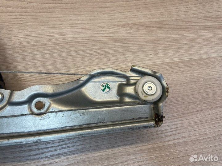 Стеклоподъемник передний правый LADA X-Ray Cross