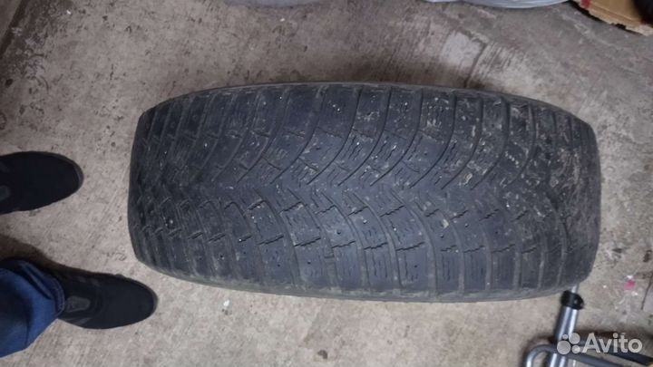 Michelin X-Ice North 4 215/65 R16