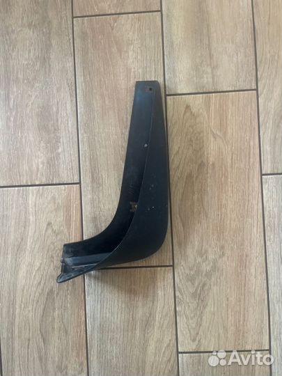 Брызговик задний правый Nissan Note 1 E11 С 2005
