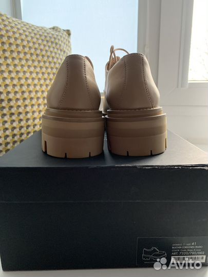 Лоферы кожаные бежевые uterque