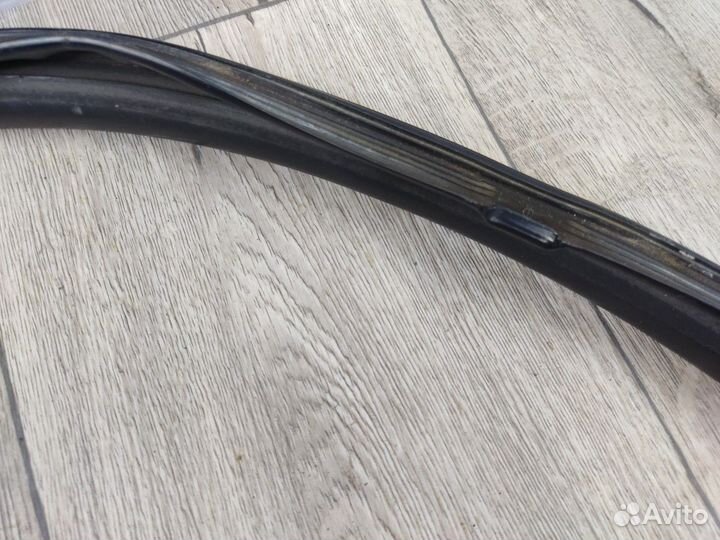 Уплотнитель двери передний правый Maxima A32