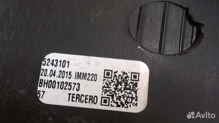 Решетка радиатора Saturn VUE, 2008