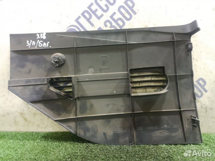 Накладка багажника задняя правая Ford Fusion