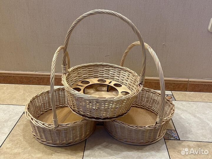 Плетеные из натуральной лозы подарочные корзины