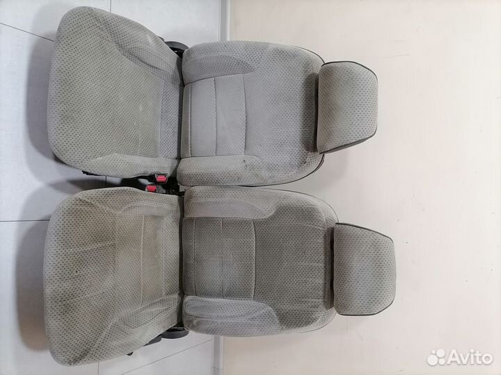 Сиденья передние Mitsubishi Mirage 1986-1991