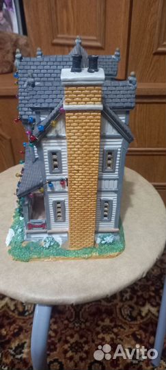 Фарфоровая музыкальная статуэтка