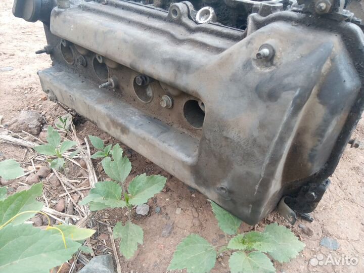 Крышка клапанная Toyota Avensis