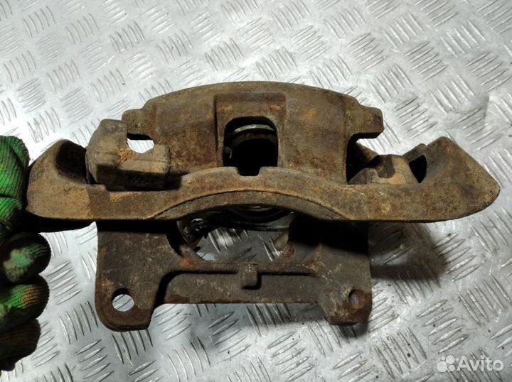 Суппорт передний левый Audi A6 c6 C6