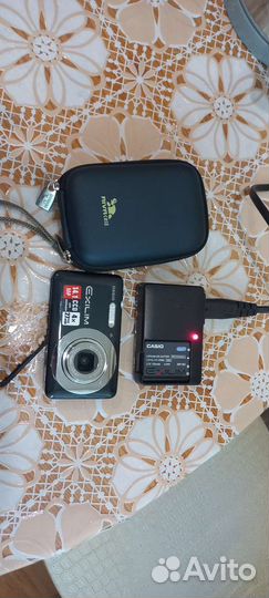 Компактный цифровой фотоаппарат cas