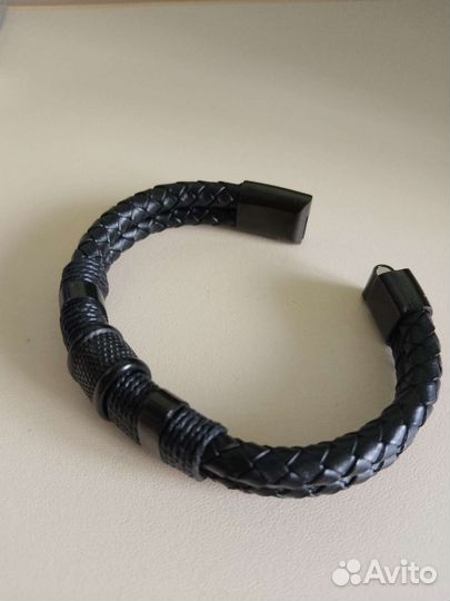 Кожаные браслеты