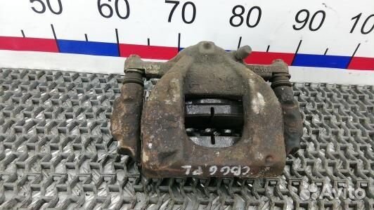 Суппорт тормозной передний левый toyota verso AR2