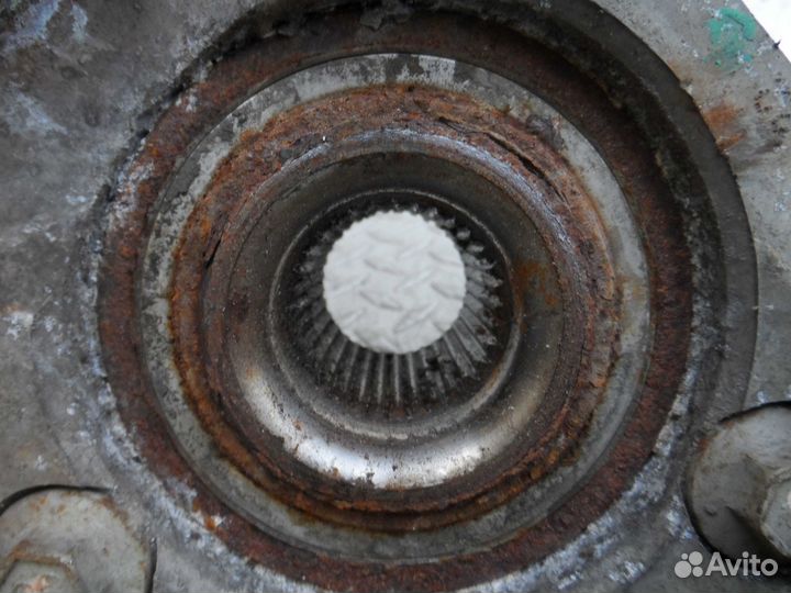 Кулак поворотный правый Saturn Vue 1