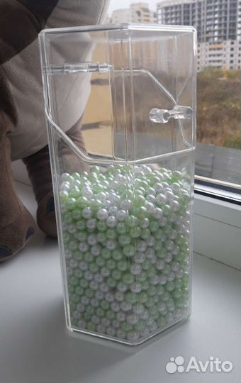 Подставка для кистей для макияжа с бусинами