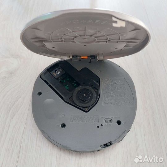 CD плеер Sony Walkman D-EJ621