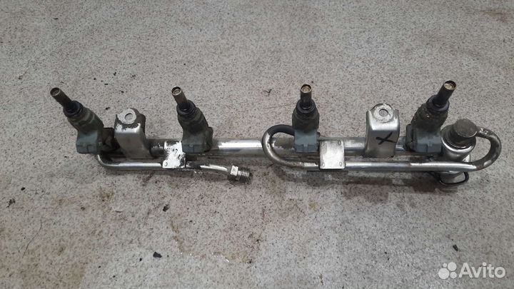 Топливная рампа 1.8 Passat B5 AEB APU