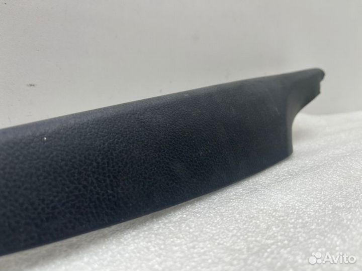 Подлокотник обшивки передний правый Toyota Camry