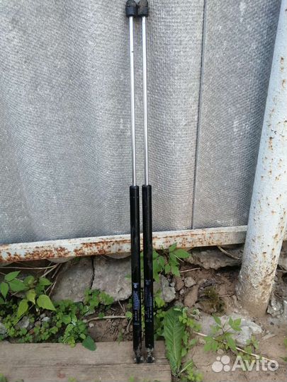 Амортизаторы на капот