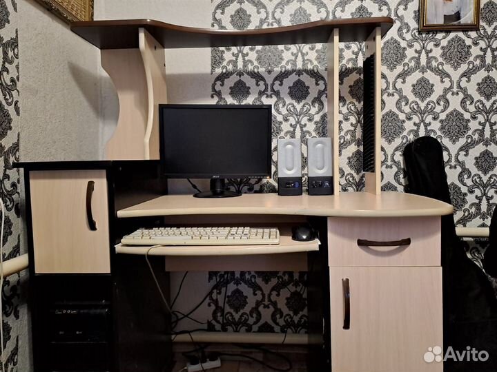 Компьютерный стол