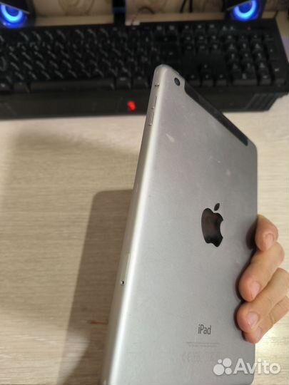 Apple iPad mini 3 (Wi-Fi/Cellular) дефект