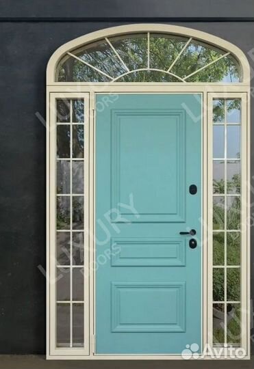 Парадная металлическая входная дверь с фрамугой