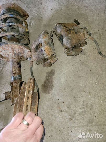 Кулак с подшипником на Альфа Ромео 145