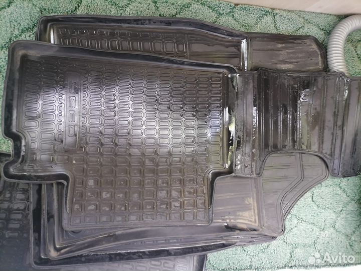 Автомобильные коврики резиновые