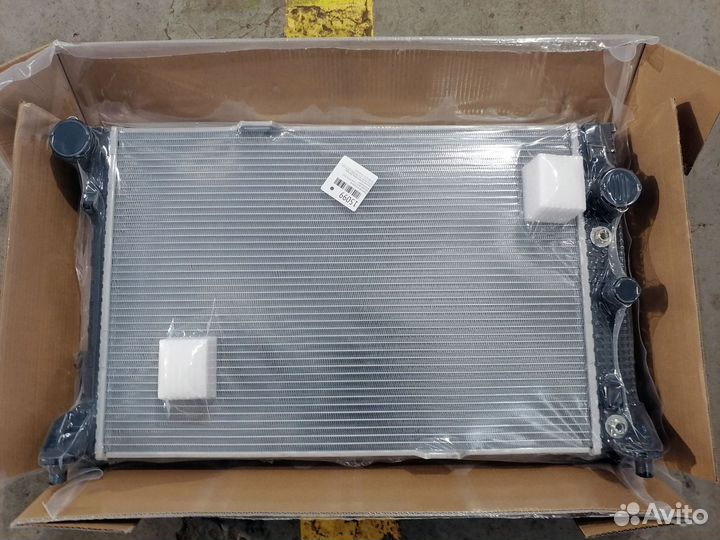 Радиатор охлаждения Мерседес Бенц C-Class