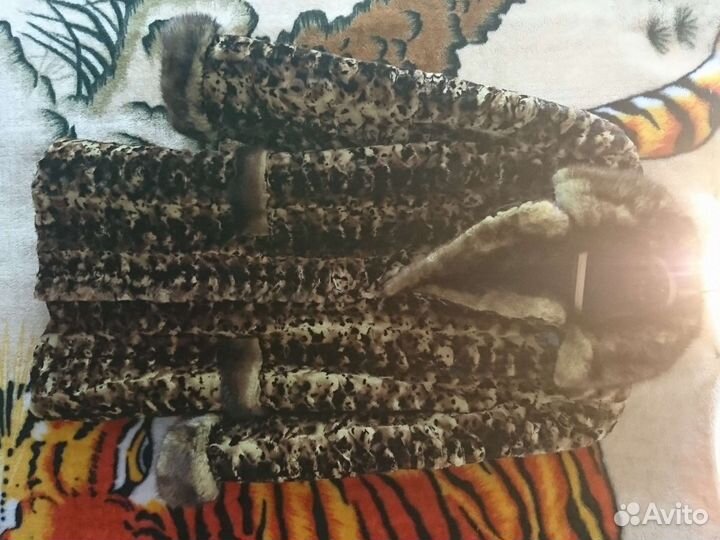 Меховое полу пальто