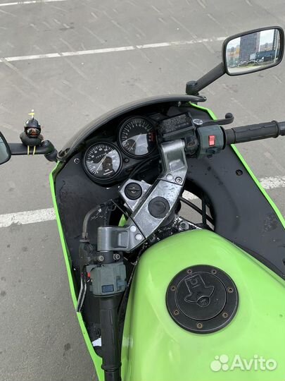 Kawasaki zzr400