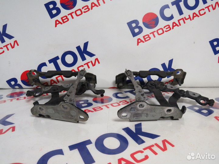 Петля капота mercedes E350 212