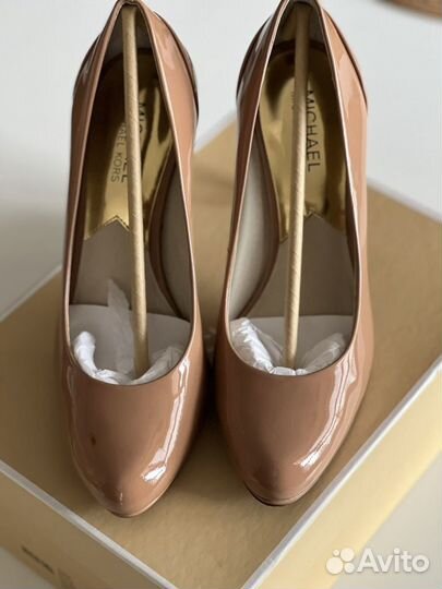 Бежевые туфли Michael Kors