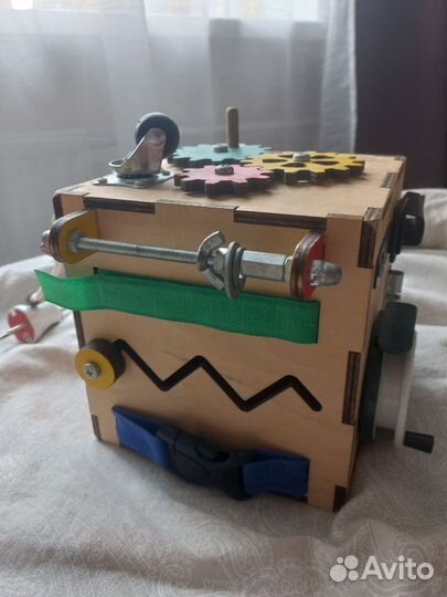 Бизиборд куб